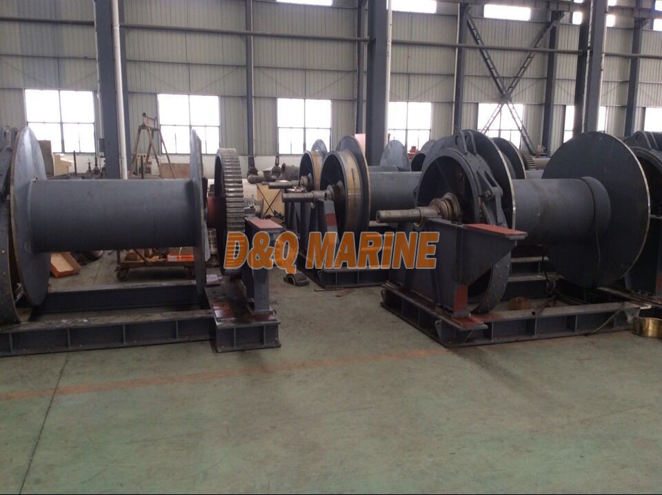 Electric mooring winch