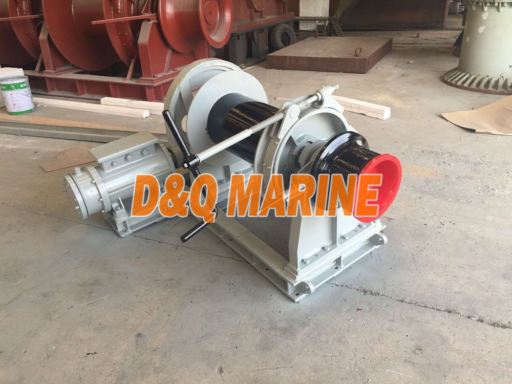 Electric winch with 13kn pull