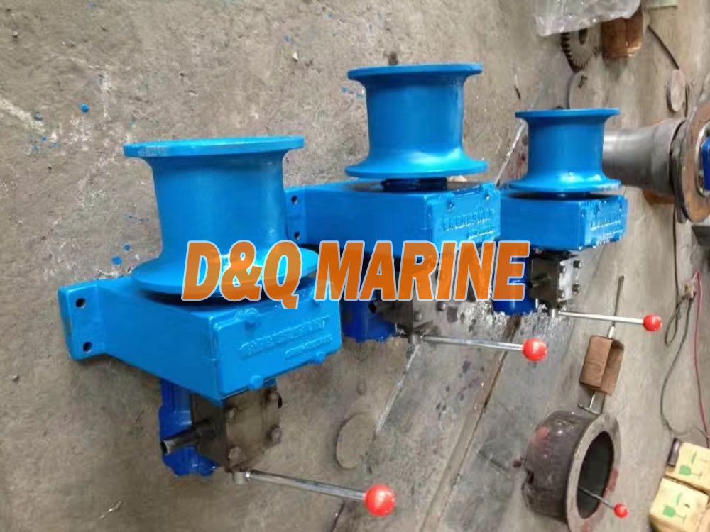 Hydraulic mooring capstan