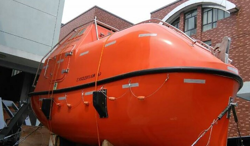 5 Meter Fire-Proofing Totally Enclosed Lifeboat - Image 1