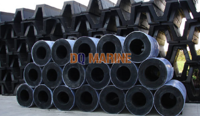 Cylindrical Rubber Fender thumbnail 1