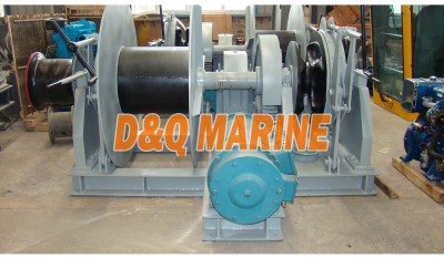 Electric combined windlass for 28mm chain thumbnail 1