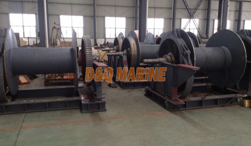 Electric mooring winch - Image 1