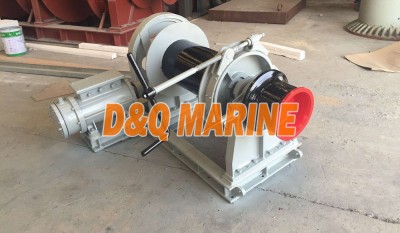 Electric winch with 13kn pull thumbnail 1